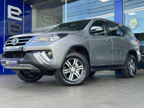 TOYOTA HILUX 2.7 SR 4X2 CD 16V FLEX 4P AUTOMÁTICO